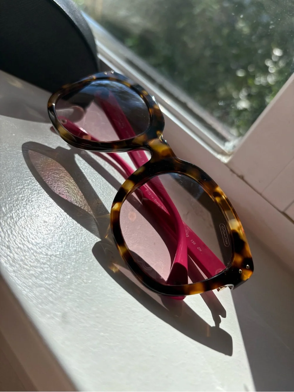 Coach Sunglasses (Spotty Tortoise/Fuchsia)